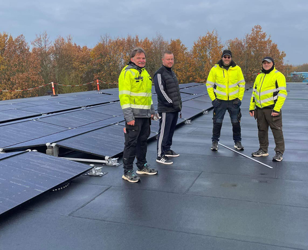 20221214 Roedby Svoemmehal solpaneler Yellowtec